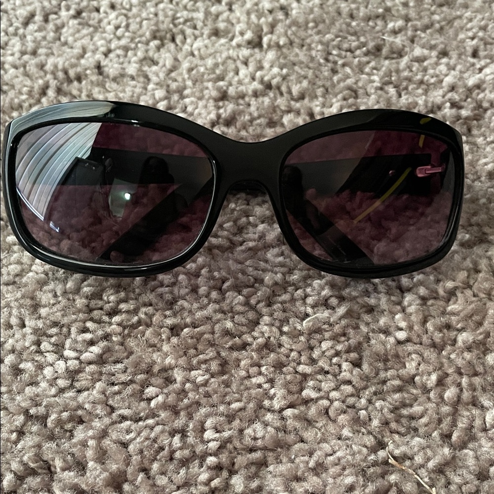 Elegant Black Sunglasses